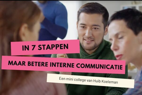 drie mensen in discussie