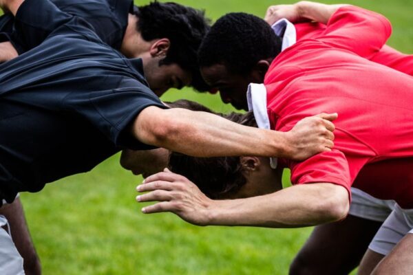 twee groepen in een rugby scrum