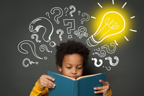 kind dat aan het lezen is