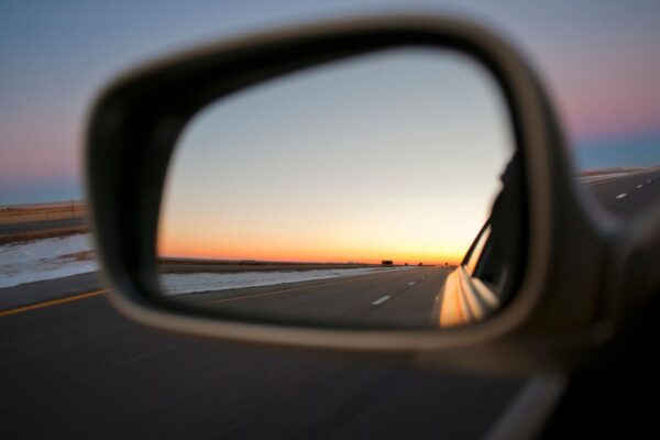een achteruitkijkspiegel