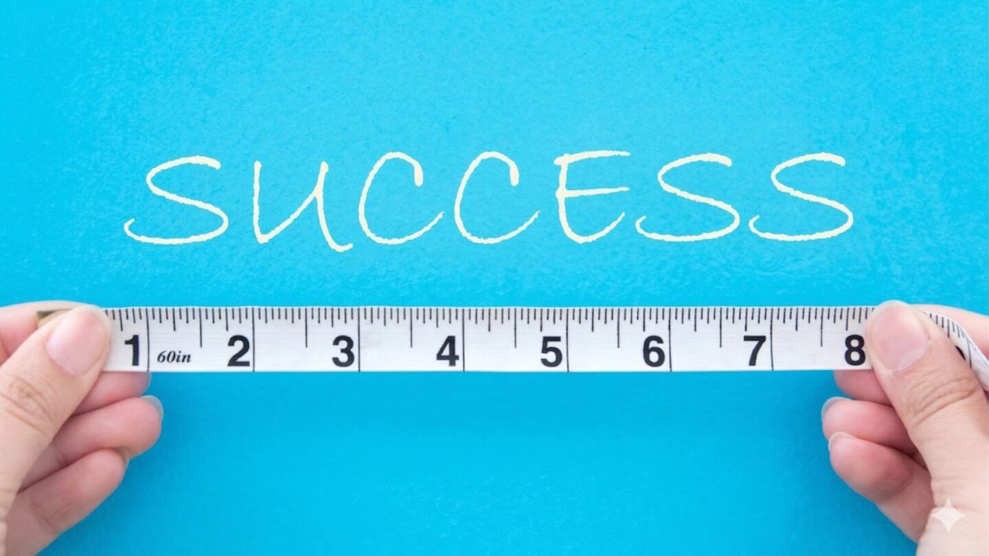 een meetlint bij het woord succes